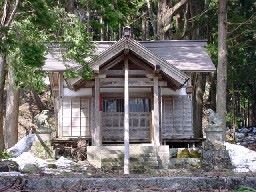 �y�}���{�_�ЁA�����ɂ������_�����Ă���